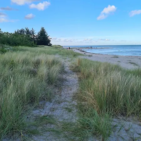 Cozy Summer House Near * Hals