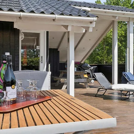 Cozy Summer House Near 別荘 Hals