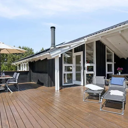 Cozy Summer House Near 別荘