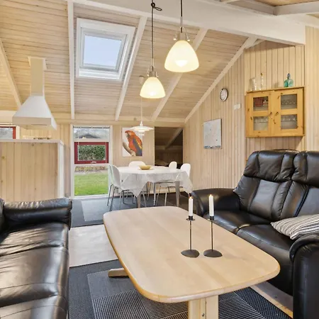 Cozy Summer House Near Hals