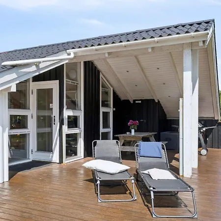 Cozy Summer House Near بيت للعطل