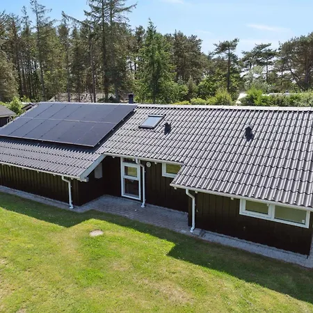 Cozy Summer House Near 別荘 Hals