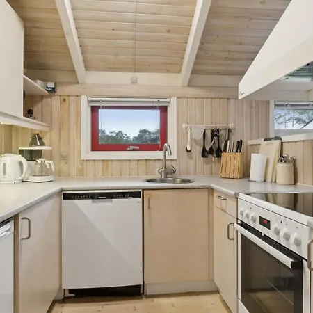 Cozy Summer House Near بيت للعطل هالس