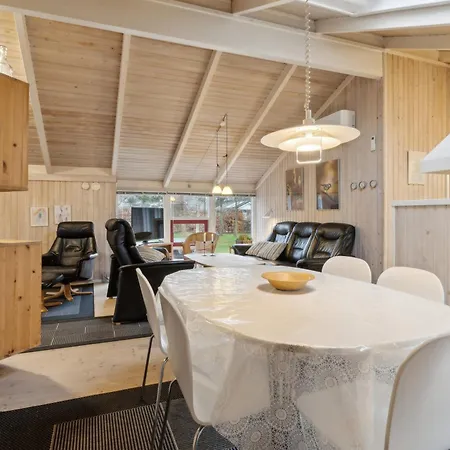 Cozy Summer House Near بيت للعطل