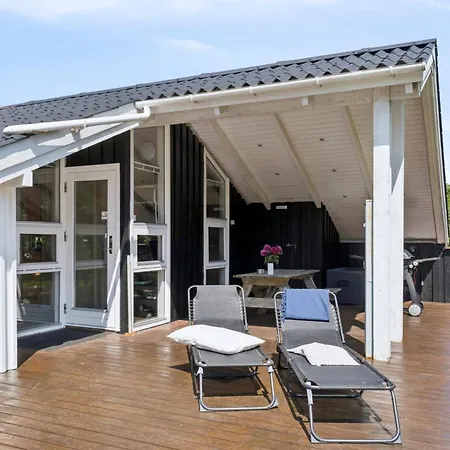 Cozy Summer House Near هالس