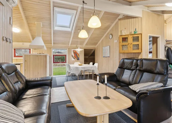 Cozy Summer House Near Hals