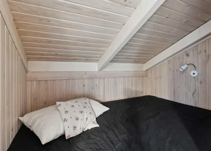 Cozy Summer House Near * Hals