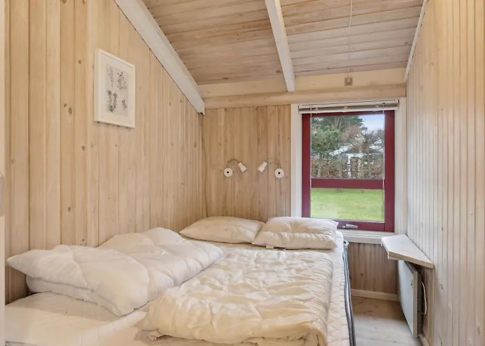 Cozy Summer House Near * Hals